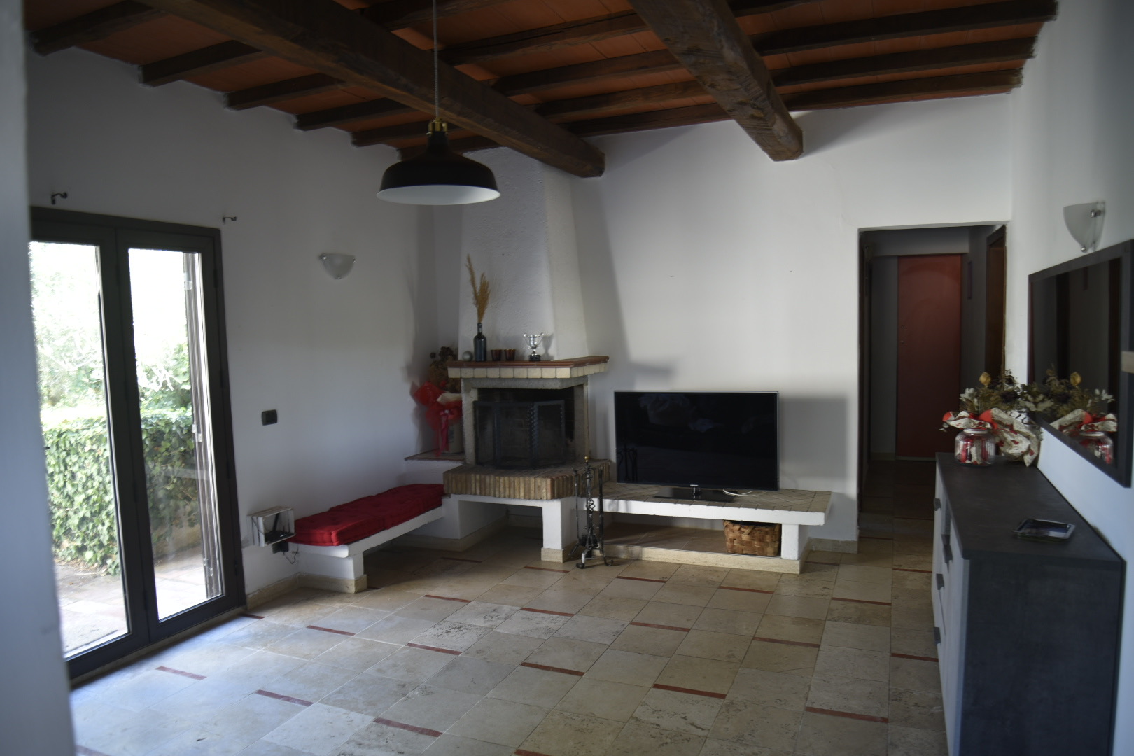 Soggiorno con TV e cotto - appartamento vacanze Maremma