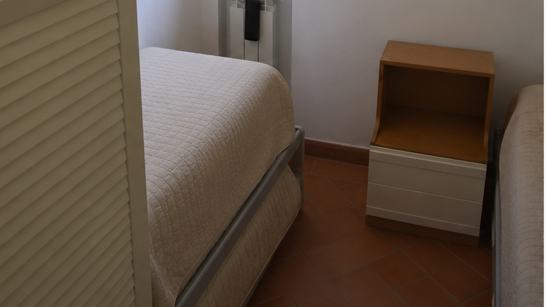 Camera singola luminosa con finestra - appartamento vacanze Maremma
